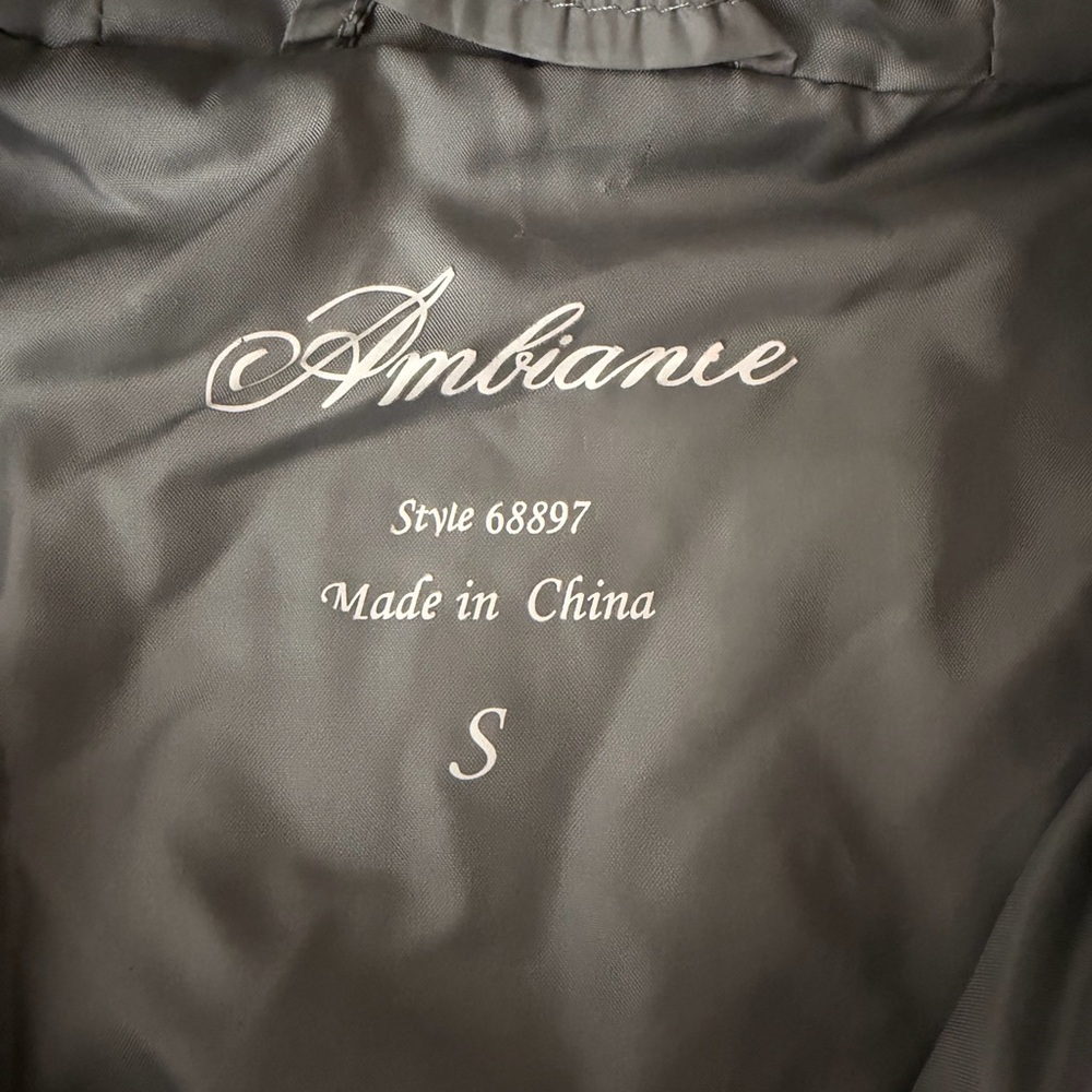 🍄| Gray Puffer Jacket - Picture 3 of 5